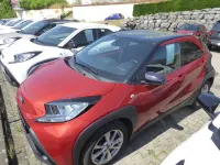 Gebraucht Toyota Aygo X Pulse 72 PS (52 kW) 2022 Chili red )/ black mica SUV