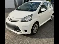 Gebraucht Toyota Aygo 68 PS (50 kW) 2014 Weiß Kleinwagen
