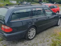 Gebraucht Mercedes E200 136 PS (100 kW) 2000 Blau Kombi