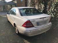 Gebraucht Mercedes C220 Elegance 140 PS (102 kW) 2003 Weiß Limousine