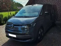 Gebraucht VW Multivan 136 PS (100 kW) 2023 Grau Van / Kleinbus