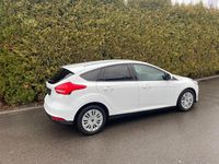 Gebraucht Ford Focus 120 PS (88 kW) 2015 Weiß Limousine