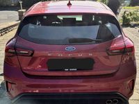Gebraucht Ford Focus 125 PS (91 kW) 2023 Rot Limousine