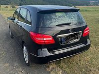 Gebraucht Mercedes B180 122 PS (89 kW) 2014 Schwarz Van / Kleinbus