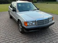 Używany Mercedes 190 118 KM (86 kW) 1990 Srebrny Sedan/Limuzyna