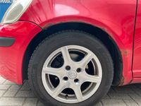 Gebraucht Toyota Yaris 65 PS (47 kW) 2004 Rot Kleinwagen