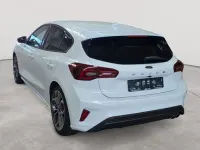 Gebraucht Ford Focus ST-Line X 155 PS (114 kW) 2023 Frozen white Limousine