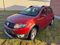 Gebraucht Dacia Sandero 90 PS (66 kW) 2015 Rot Limousine