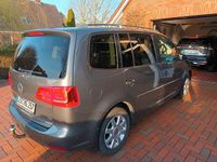 Gebraucht VW Touran Highline 105 PS (77 kW) 2011 Grau Van / Kleinbus