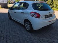 Gebraucht Peugeot 208 Access 68 PS (50 kW) 2012 Weiß Kleinwagen