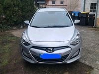 Gebraucht Hyundai i30 110 PS (80 kW) 2015 Silber Kombi