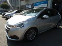 Gebraucht Peugeot 208 Allure 110 PS (80 kW) 2017 Silber Kleinwagen