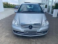 Gebraucht Mercedes A180 Elegance 116 PS (85 kW) 2011 Silber Van / Kleinbus