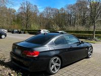 Gebraucht BMW 320 177 PS (130 kW) 2009 Schwarz Coupé