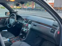 Gebraucht Mercedes E200 136 PS (100 kW) 1998 Schwarz Limousine
