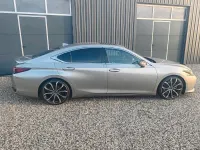 Gebraucht Lexus ES300H 178 PS (130 kW) 2024 Grau Limousine