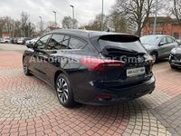 Gebraucht Ford Focus Titanium 125 PS (91 kW) 2024 Schwarz Kombi
