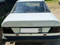 Gebraucht Mercedes E260 160 PS (117 kW) 1987 Weiß Limousine