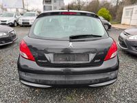 Gebraucht Peugeot 207 Style 95 PS (69 kW) 2011 Schwarz Kleinwagen