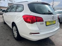 Gebraucht Opel Astra Edition 110 PS (80 kW) 2016 Schneeweiss/summitwhite/arctic Kombi