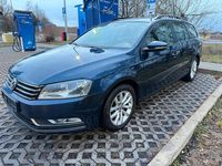 Gebraucht VW Passat 140 PS (102 kW) 2012 Blau Kombi