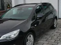 Używany Opel Astra Design Edition 116 KM (85 kW) 2011 Czarny Kombi