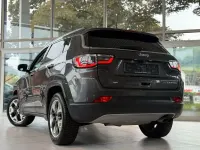 Gebraucht Jeep Compass Limited 140 PS (102 kW) 2019 Grau SUV