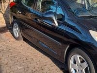 Gebraucht Peugeot 207 Tendance 73 PS (53 kW) 2011 Schwarz Kombi