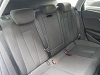 Gebraucht Audi A4 S-Line 163 PS (119 kW) 2023 Weiß Kombi