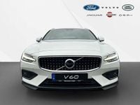 Gebraucht Volvo V60 CC Plus 250 PS (183 kW) 2022 Crystalwhite pearl Kombi