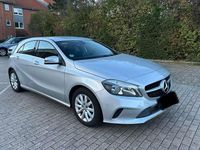 Gebraucht Mercedes A180 Style 122 PS (89 kW) 2015 Silber Limousine