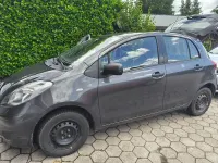 Gebraucht Toyota Yaris 69 PS (50 kW) 2011 Grau Kleinwagen