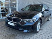 Gebraucht BMW 318 Advantage 150 PS (110 kW) 2021 Saphirschwarz metallic Kombi