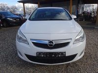 Gebraucht Opel Astra Design Edition 110 PS (80 kW) 2011 Weiß Kombi