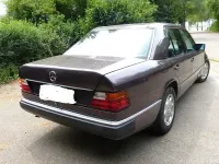 Gebraucht Mercedes E230 132 PS (97 kW) 1991 Violet Limousine