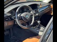 Gebraucht BMW 330 Sport Line 258 PS (189 kW) 2010 Schwarz Kombi