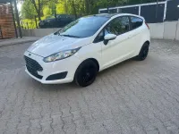 Gebraucht Ford Fiesta 60 PS (44 kW) 2015 Weiß Kleinwagen