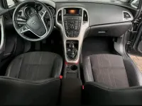 Gebraucht Opel Astra 101 PS (74 kW) 2012 Limousine