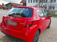 Gebraucht Toyota Yaris 99 PS (72 kW) 2016 Rot Kleinwagen
