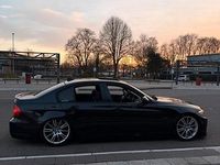 Gebraucht BMW 320 170 PS (125 kW) 2010 Schwarz Limousine