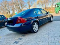 Używany Ford Mondeo Ghia 145 KM (106 kW) 2002 Niebieski Sedan/Limuzyna