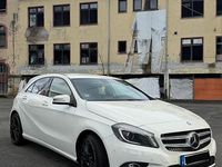 Gebraucht Mercedes A180 109 PS (80 kW) 2015 Weiß Kleinwagen