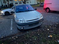Gebraucht Renault Clio II 90 PS (66 kW) 2000 Silber Kleinwagen