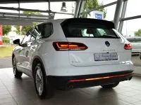 Gebraucht VW Touareg Basis 231 PS (169 kW) 2022 Pure white SUV