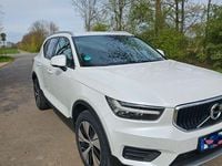 Gebraucht Volvo XC40 Momentum 197 PS (144 kW) 2022 Weiß SUV