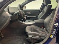Gebraucht BMW 330e Efficient Dynamics 292 PS (214 kW) 2022 Bmw individual tansanitblau met Kombi