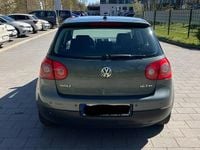 Gebraucht VW Golf V 115 PS (84 kW) 2004 Grün Kleinwagen