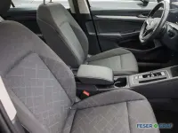 Gebraucht VW Golf VIII Life 150 PS (110 kW) 2022 Atlantik blue metallic Kombi