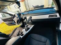 Gebraucht BMW 318 143 PS (105 kW) 2011 Silber Limousine