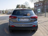 Gebraucht Hyundai i20 100 PS (73 kW) 2020 Grau Kleinwagen